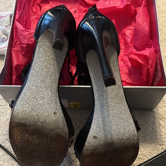 Gianni Bini Limited Edition black chain shoes! - Picture 5 of 5